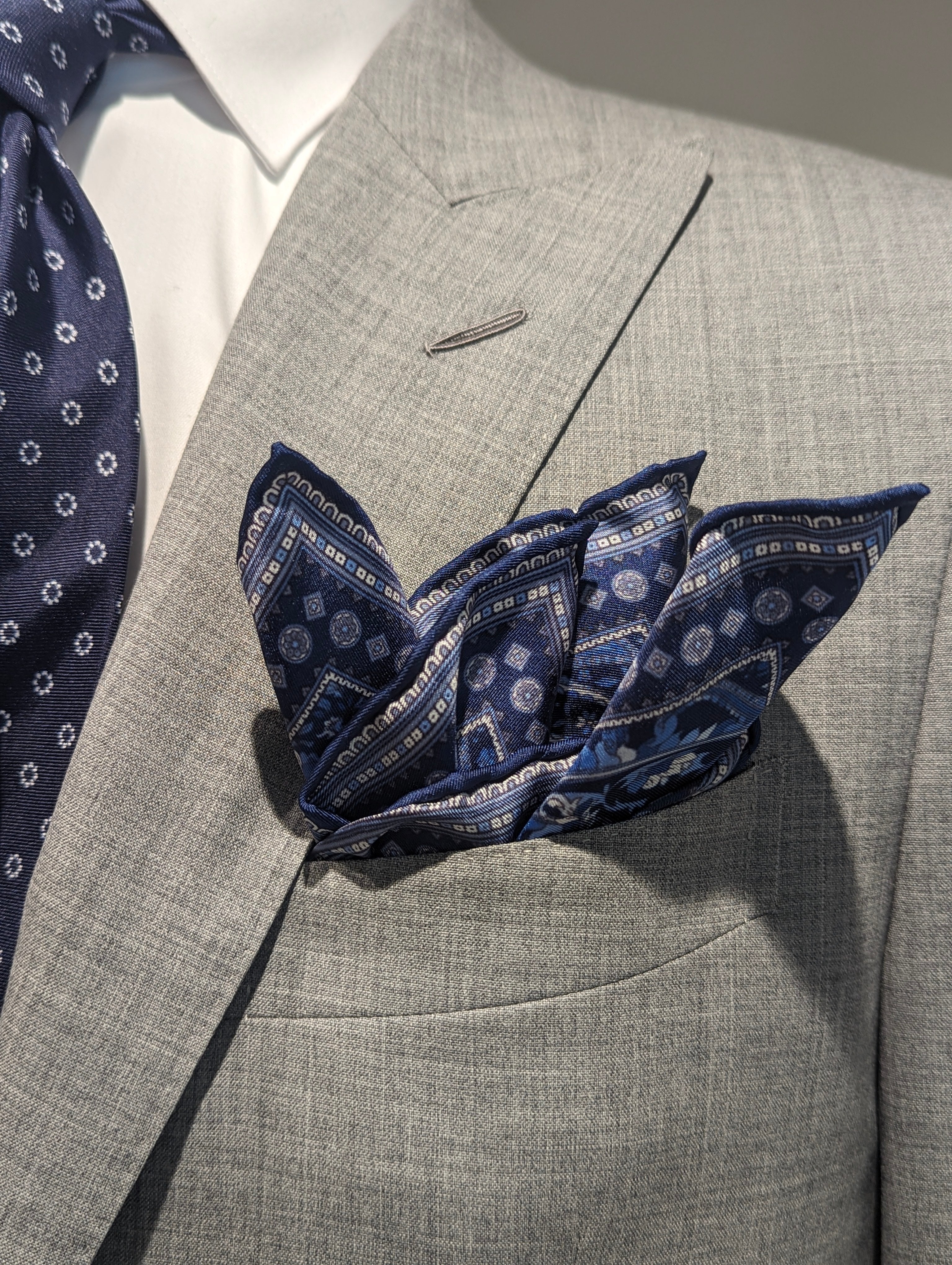 Pocket Square - Cashmere motifs